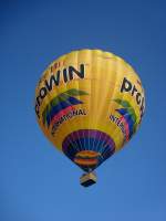 Heiluftballon nach dem Start in der Rheinebene, 
Okt.2010