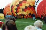 Am Ende des Flugtages 2005 auf dem Flugplatz Weser-Wmme gab es noch einen Massenstart der Heiluftballone zu sehen.