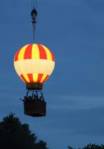 Besucher-Ballon-Gondel am spten Abend, 16.08.2013, Kevelaer (19. Heiluft-Ballon-Festival), Germany 