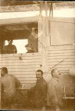 Rechts im Fenster der Gondel von L 11 Graf Zeppelin.(Album Ludwig Seelemann) 