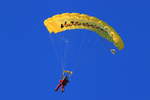 Tandemspringer am Icarus-Fallschirm in Ailertchen (EDGA).