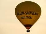 Heißluftballon von Ballon-Sachsen.de, schwebt Frühmorgens über Dresden; 140613