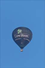 Heiluftballon mit Casino Resort Werbung, aufgenommen in der Nhe von Gieen am 01.11.2015.