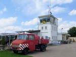 Tower und Flugplatz-Feuerwehrfahrzeug, 01.08.2019, EDMK, Kempten-Durach, Germany