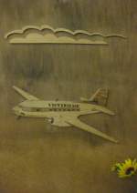 Altes Interflug-Flugzeug (Typ unbekannt) in Holz geschnitzt (17.08.10)