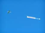 Motorflieger mit  Salzkammergut  Banner im Luftraum über RIED i.I.; 080629
