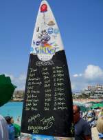 Die Ankunftstafel am Maho Beach nahe dem Princess Juliana Airport auf der Antilleninsel St. Maarten am 5.3.2013