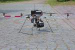 Drohne steht für Luftbildaufnahmen bereit.
