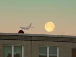 Die Amerikaner wollen ja grundstzlich das Unmgliche wahr machen, hier der Versuch mit einer B 767 der Continental Airlines auf dem Vollmond vom 12.01.08 ber Berlin Pankow zu landen !! 