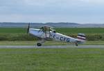 Bücker Bü 131PA Jungmann, OE-CFG auf dem Weg zum Abflugpunkt der Piste 24 in Gera bei der Vintage Aerobatic World Championship am 17.8.2019