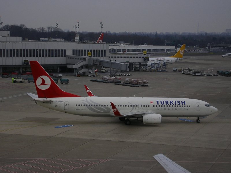 Trkisch Air auf dem Weg zum Start.(27.01.2008)