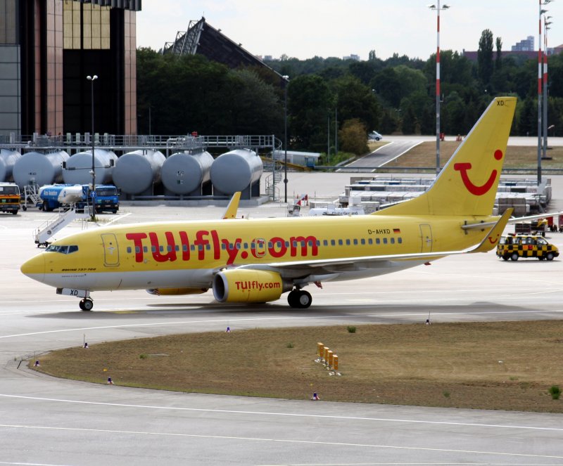 Tuifly B 737-7K5 D-AHXD am 14.08.2009 auf dem Flughafen Berlin-Tegel