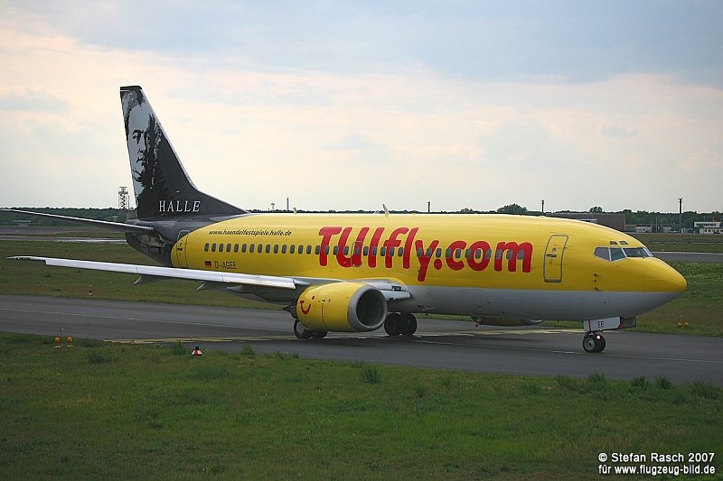 TuiFly D-AGEE / Halle-Seite / Berlin TXL