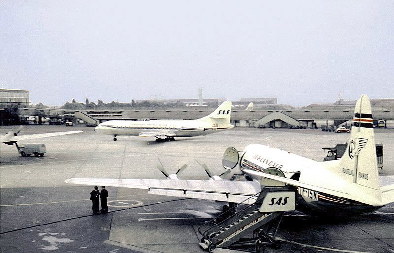 TurboProp und Strahltriebwerk diese Antriebsart war zu der Zeit
noch hufig auf den Flughfen anzutreffen.
Aufn. Kopenhagen-Kastrup 1966.