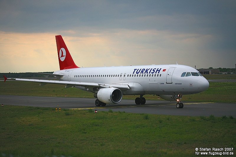 Turkish A320 TC-JLG / Berlin TXL