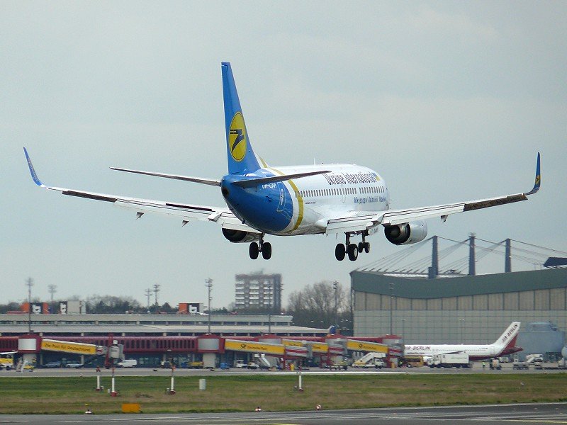 Ukraine 733 UR-GAH Berlin TXL 13.04.2008