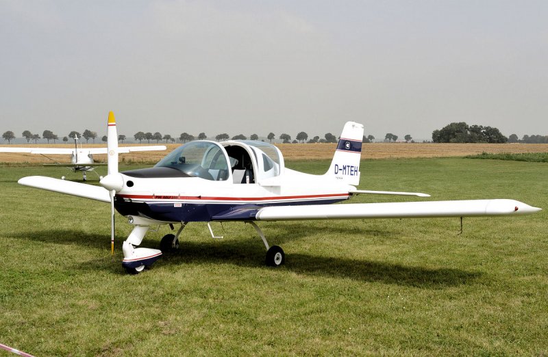 UL, Hersteller Tecnam, Kennzeichen D-MTEH, auf dem Wiesenfest in Mggenhausen.