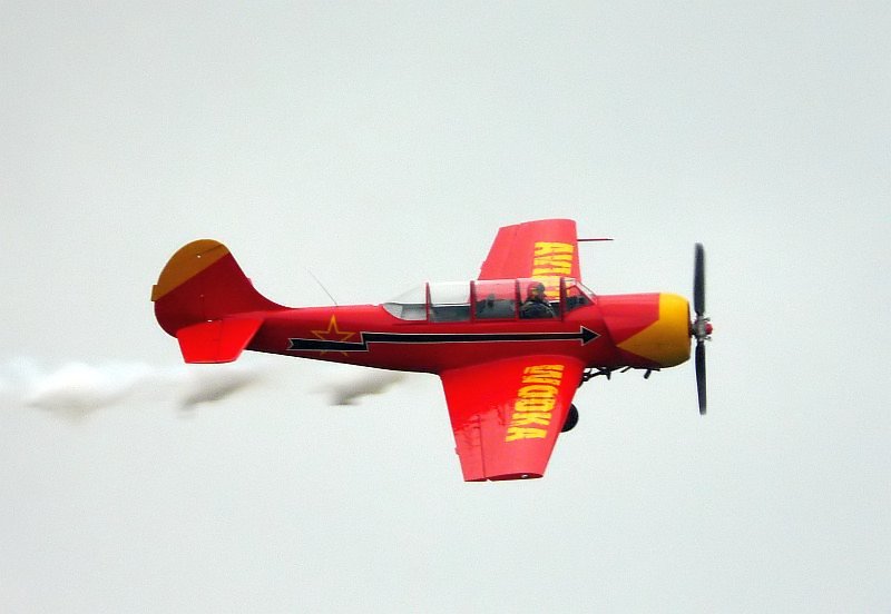 Vor dicken Regenwolken wird diese Yak vorgeflogen. Das Foto stammt vom 20.07.2008