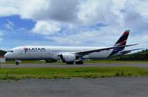 Boeing 787-9 Dreamliner, CC-BGK, LATAM, Aeropuerto Isla de Pascua (IPC)-Rapa Nui, 4.1.2017