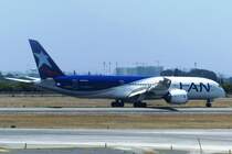 Boeing 787-9 Dreamliner, CC-BGJ, LAN, Aeropuerto Santiago de Chile (SCL), 5.1.2017