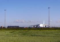 Fliegende U-Bahn: Seit gestern werden auf dem Flughafen Leipzig/Halle Waggons fr die U-Bahn in Delhi verladen, 27.05.2009