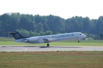 Fokker 100 D-AFKB in Star Alliance Lackierung beim Start in Hamburg Fuhlsbttel am 24.05.09