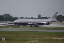 Die Boeing 747 V8-ALI aus dem Sultanat Brunei beim Start in Hamburg Fuhlsbttel am 26.05.09