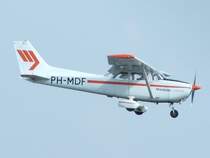 Martinair Flugschule PH-MDF kurz vor der Landung in Maastricht.