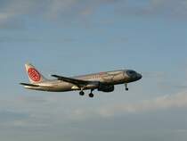 NIKI Airbus A320-214 im Anflug auf piste 14 in Zrich am 18.5.2009.