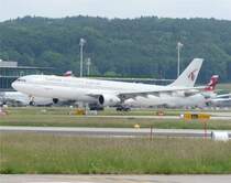 Airbus A330-303 der Quatar Airways beim Start auf Runway 28 am 21.5.2009. 
