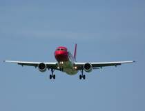 Edelweiss Air A320 im Anflug auf Landebahn 14 am 21.5.2009.