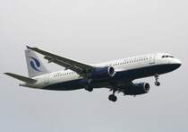 Blue Wings A 320-232 D-ANNF im Landeanflug auf den Flughafen Berlin-Schnefeld am 31.05.2009