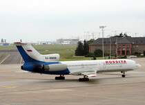 Rossiya Tu-154M RA-85658 beim Rollen zum Start auf dem Flughafen Berlin-Schnefeld am 31.05.2009