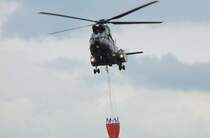 Ein Puma des BGS (Bundespolizei) mit Wassersack am Haken, anl��lich einer Vorf�hrung am 21.05.2005 in Bonn-Hangelar.