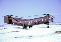 Vertol H 21 C Heeresflieger auf dem Flugplatz Itzehoe-Hungriger Wolf, Winter 1964.