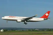 SWISS International Air Lines, HB-IQE, Airbus A330-223, msn: 255, 21.Mai 2002, ZRH Zürich, Switzerland.