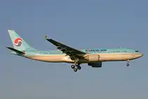 Korean Air, HL7552, Airbus A330-223, msn: 258, 11.Oktober 2005, ZRH Zürich, Switzerland.