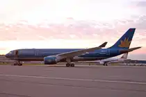 Vietnam Airlines, HB-IQJ (VN-A372), Airbus A330-223, msn: 294, 16.Oktober 2009, ZRH Zürich, Switzerland.