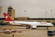 SWISSAIR, HB-IQN, Airbus A330-223, msn: 312, Dezember 2001, ZRH Zürich, Switzerland. Scan aus der Mottenkiste.