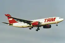 TAM Brasil, PT-MSD, Airbus A330-243, msn: 334, Februar 2002, ZRH Zürich, Switzerland.