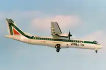 Alitalia Express, EI-CMJ, ATR 72-212, msn: 467, Januar 2000, ZRH Zürich, Switzerland. Scan aus der Mottenkiste.