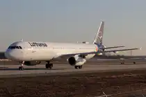 Lufthansa Airbus A321-131 D-AIRY rollt zum Gate in Frankfurt 20.3.2019