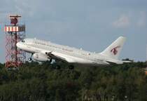 Qatar Airways A 319-133LR A7-CJB beim Start in Berlin-Tegel am 12.09.2009