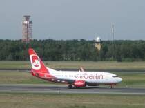 Boeing 737-700 der Air Berlin beim Start in Berlin-Tegel