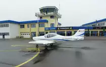 Aerostyle Breezer 400, D-MJXX am verregneten 23.5.2020 auf dem Vorfeld in Gera (EDAJ).