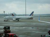 Air France, A320-111, F-GFKF auf dem Hamburger FLugahfen. Aufgenommen am 29.03.09.