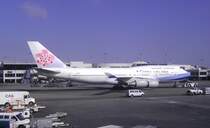 Im Oktober 2007 eine B-18211  Boeing 747-400 der China Airlines in Los Angeles zum Start bereit.



