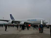 A380 von Airbus beim Besucheranlass  Welcome A380  am 20.1.2010 auf dem Vorfeld.
Es kamen ber 22.000 Flugzeugfans um diesen Riesen zu besichtigen.
