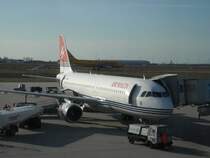 Ein AIR MALTA Airbus A320 wartet in Leipzig auf den Weiterflug nach Hamburg, 15.November 2009