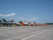  Adlerpatrouille , Kunstflugstaffel der spanischen Luftwaffe,
1985 gegrndet,fliegt die spanische CASA C101,
ein leichtes Erdkampfflugzeug mit 850km/h 